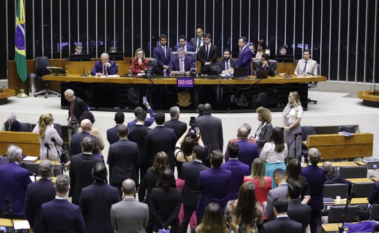 Câmara dos Deputados reúne-se nesta manhã para votar projetos em pauta