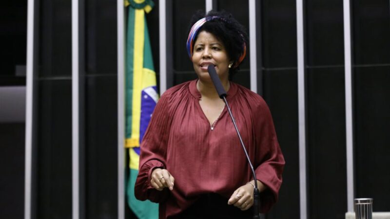 Deputada Jaqueline se posiciona sobre denúncia contra Bolsonaro e defende prisão do ex-presidente