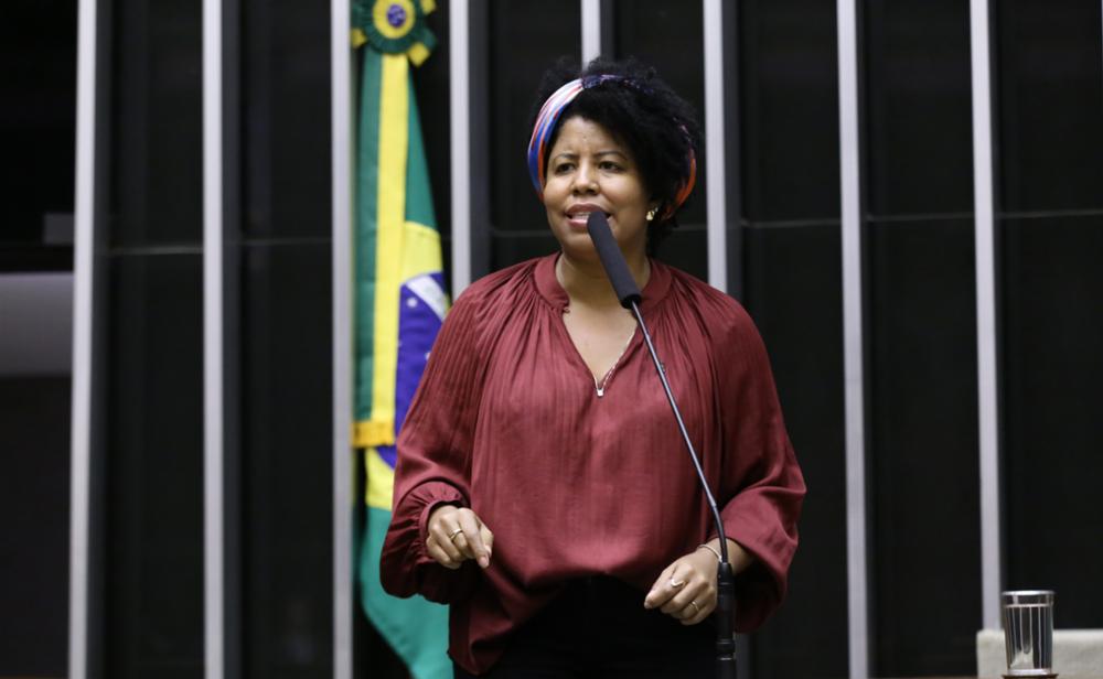 Deputada Jaqueline se posiciona sobre denúncia contra Bolsonaro e defende prisão do ex-presidente