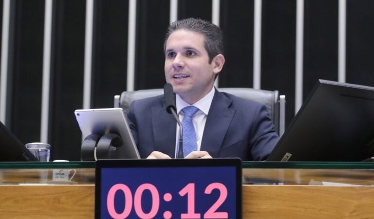 Hugo Motta comemora decisão de Dino sobre emendas e cita diálogo do Legislativo com demais Poderes